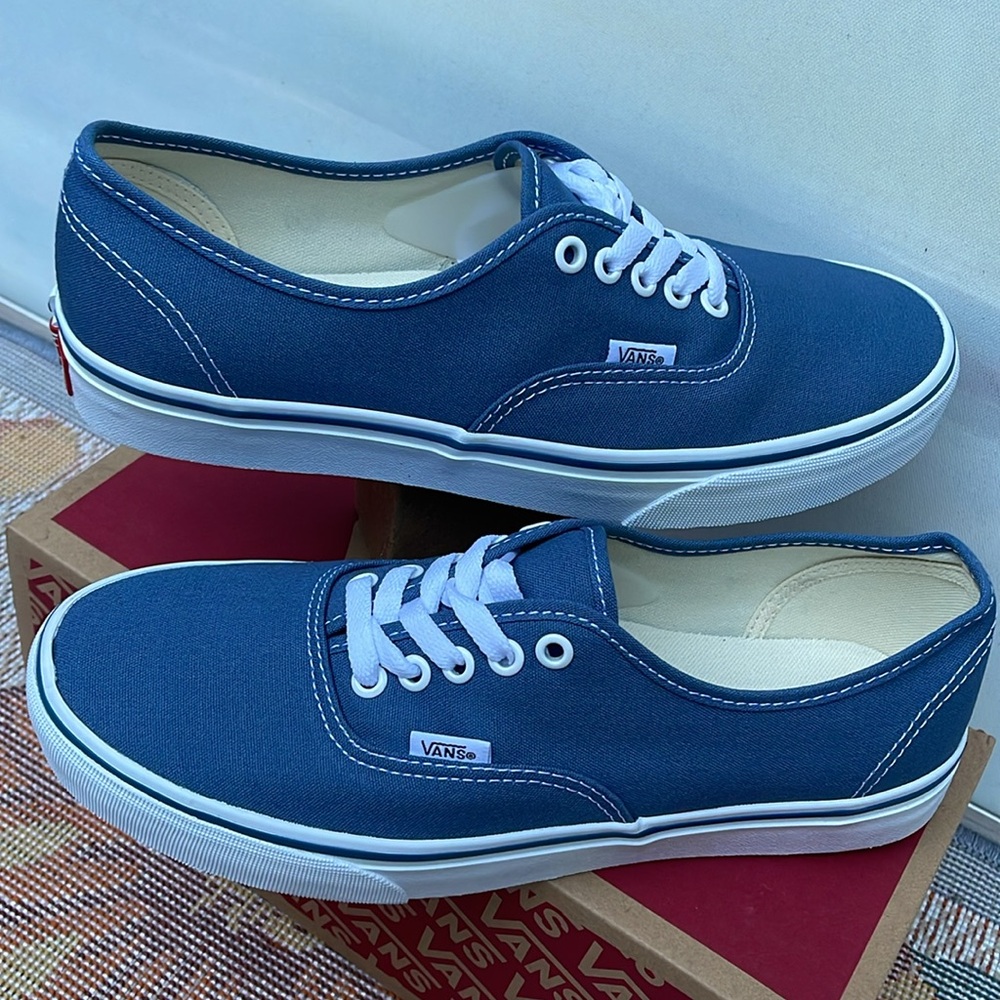 Vans Men’s Authentic Navy
VN000EE3NVY
Sneakers - Picture 11 of 16